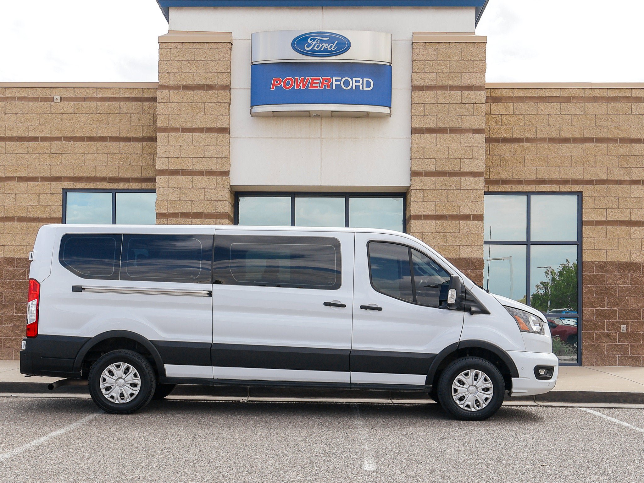 Certified 2023 Ford Transit 350 XLT RWD image 5
