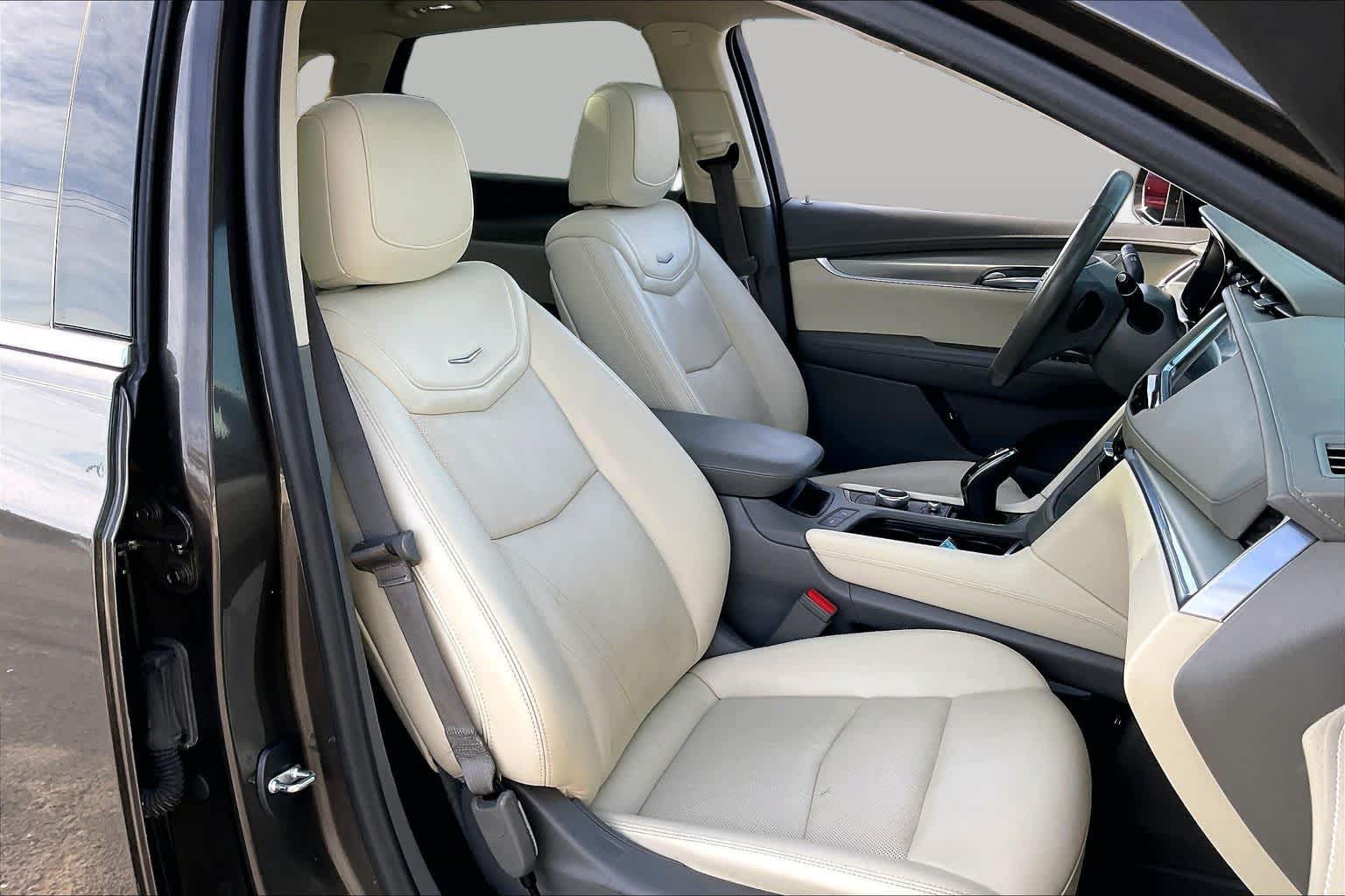Used 2020 Cadillac XT5 Premium Luxury FWD image 9
