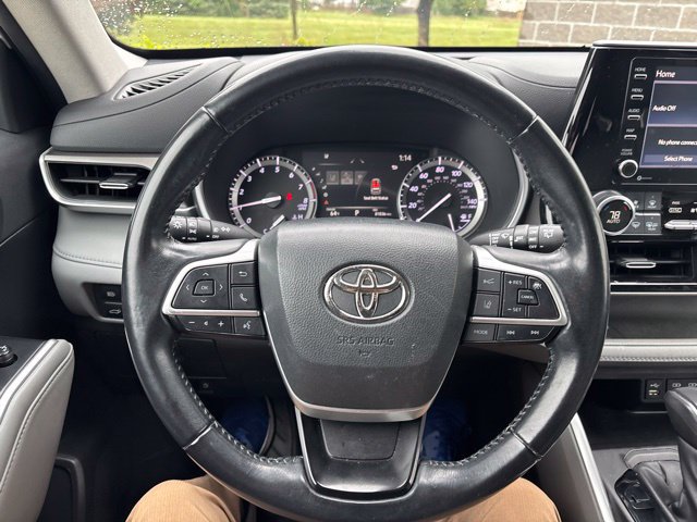 Used 2022 Toyota Highlander XLE AWD/4WD image 19