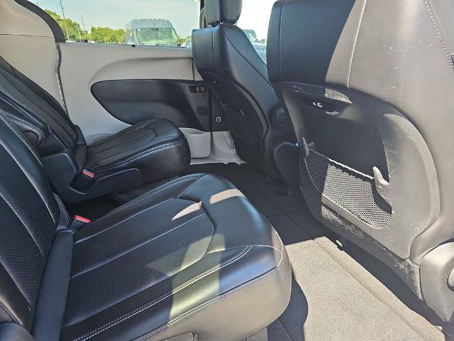 Used 2024 Chrysler Pacifica Touring-L FWD image 11