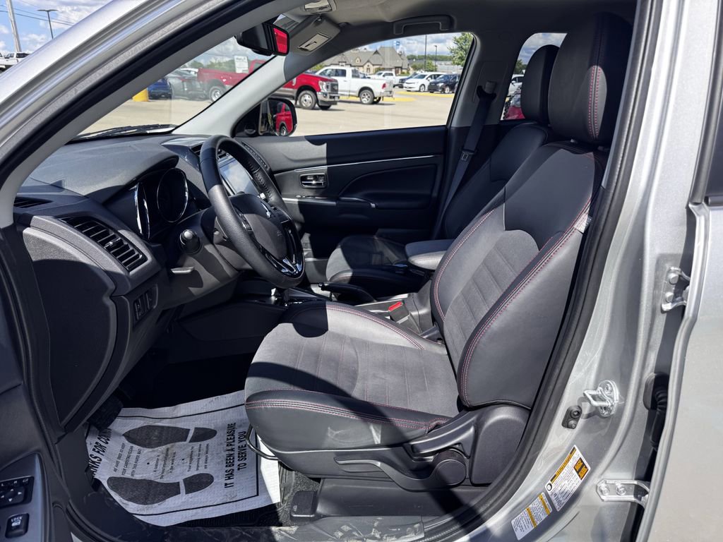 Used 2024 Mitsubishi Outlander Sport SE image 9