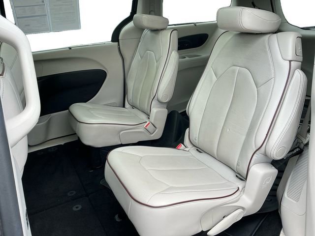 Used 2017 Chrysler Pacifica Limited FWD image 16