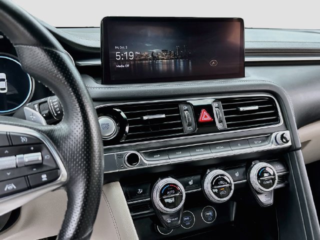 Used 2022 Genesis G70 2.0T RWD image 15