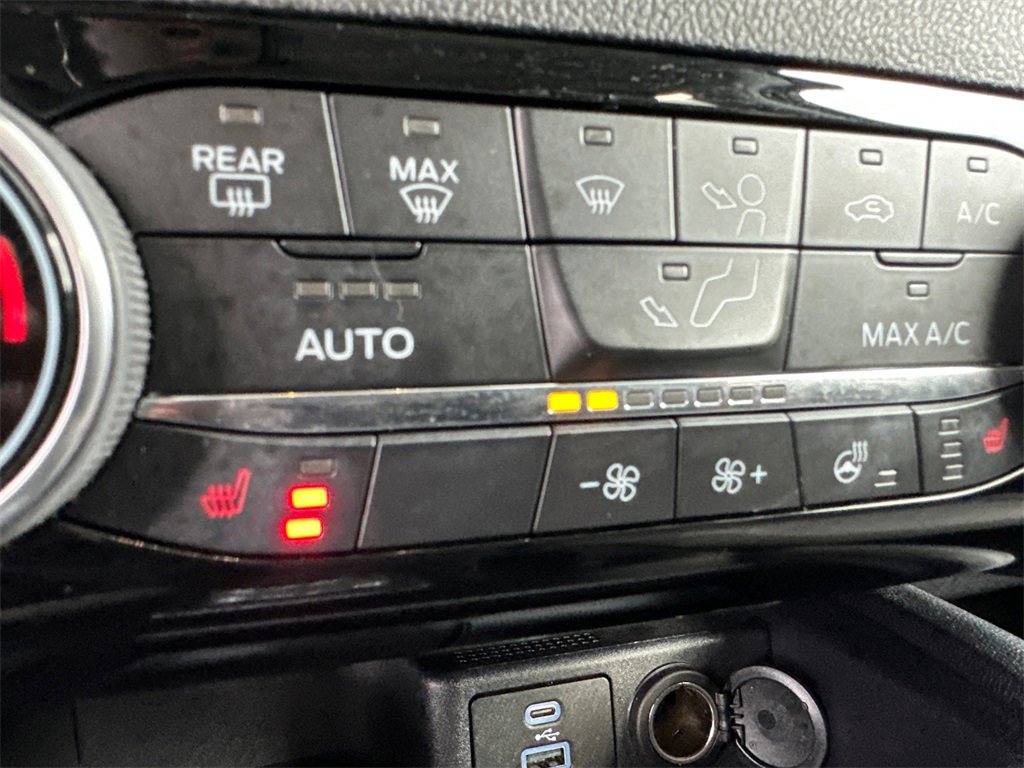 Certified 2022 Ford Escape SE w/ SE Sport Appearance Package image 31