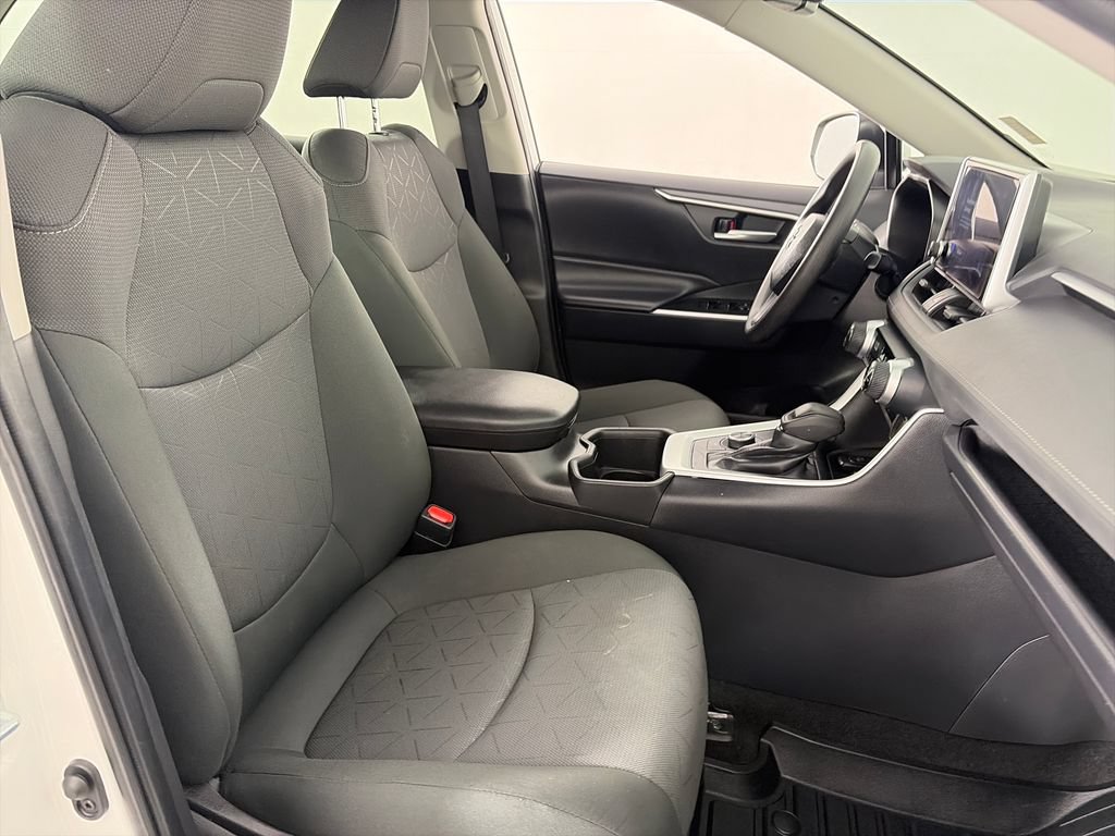 Used 2024 Toyota RAV4 XLE AWD/4WD image 30