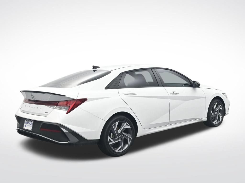 Used 2025 Hyundai Elantra SEL FWD image 6