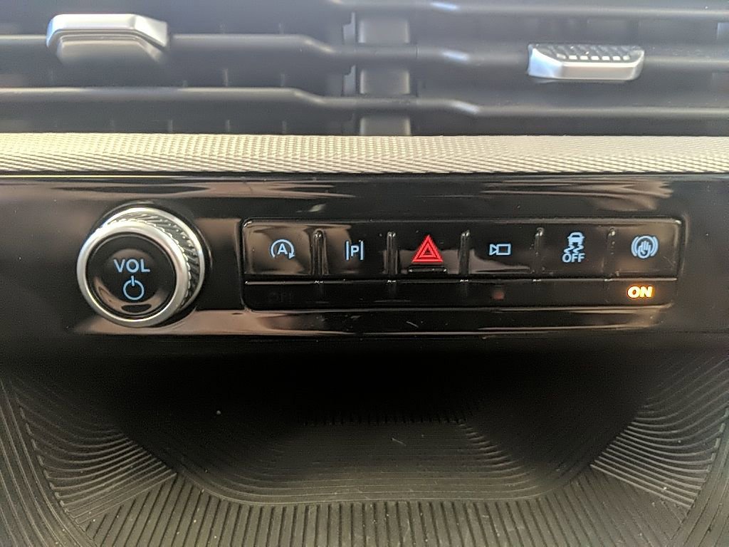 Certified 2025 Ford Explorer Active AWD/4WD image 22