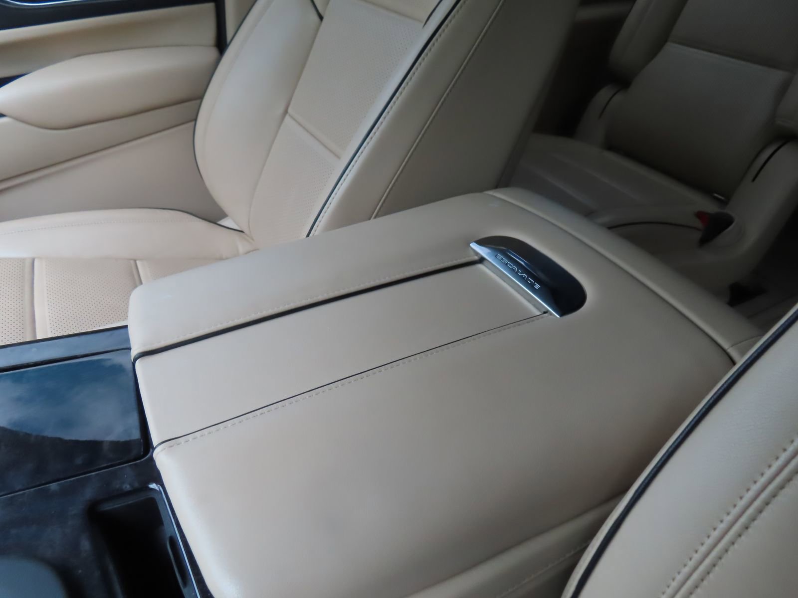 Used 2021 Cadillac Escalade Premium Luxury w/ Performance Package AWD/4WD image 26