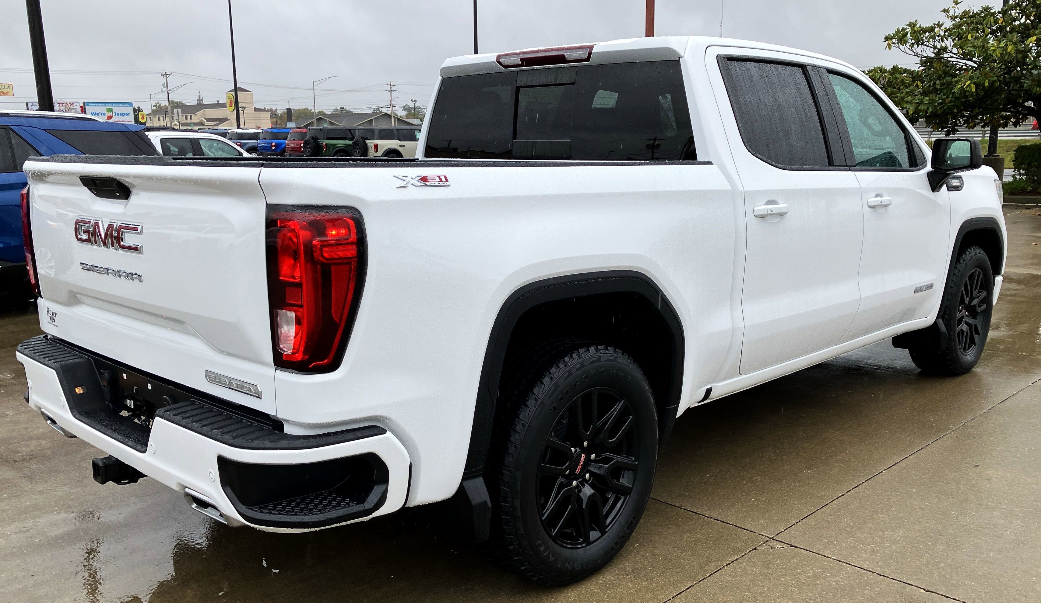 Used 2020 GMC Sierra 1500 Elevation w/ Elevation Value Package image 5