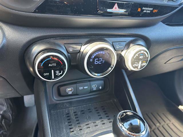 Used 2024 Hyundai Venue Limited FWD image 21