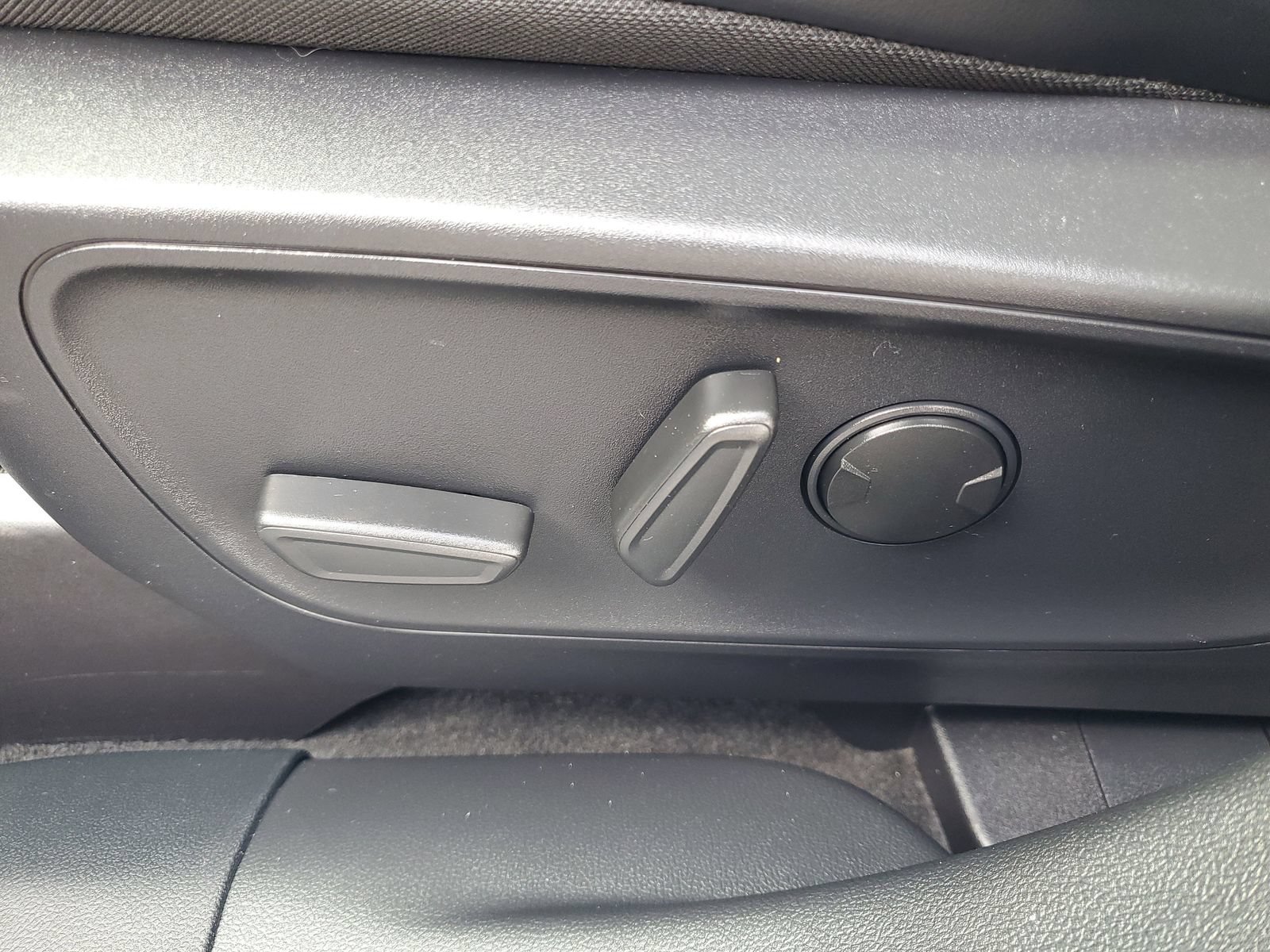 Certified 2025 Ford Escape ST-Line Select AWD/4WD image 19