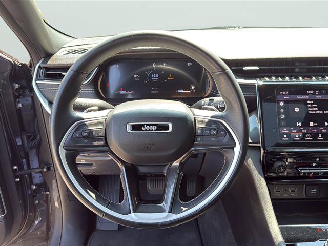 Used 2022 Jeep Grand Cherokee Altitude AWD/4WD image 12