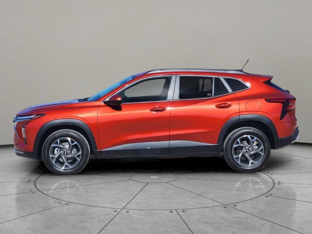 Used 2024 Chevrolet Trax LT w/ Driver Confidence Package FWD image 8