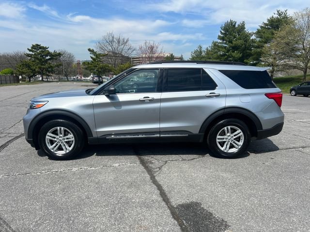 Certified 2022 Ford Explorer XLT w/ Equipment Group 202A AWD/4WD image 3