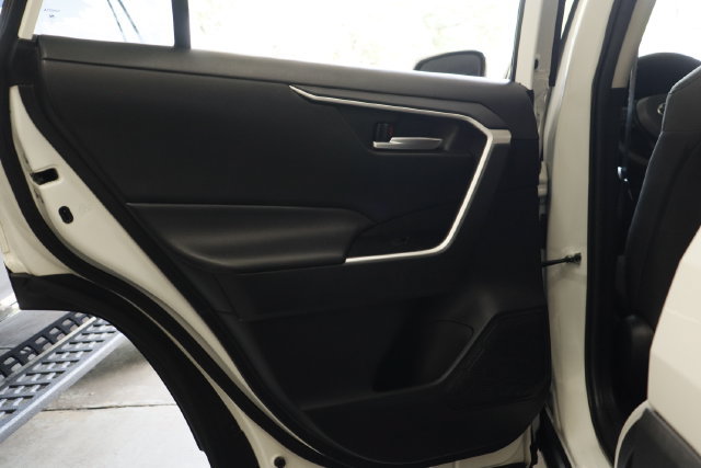 Used 2021 Toyota RAV4 XLE FWD image 31
