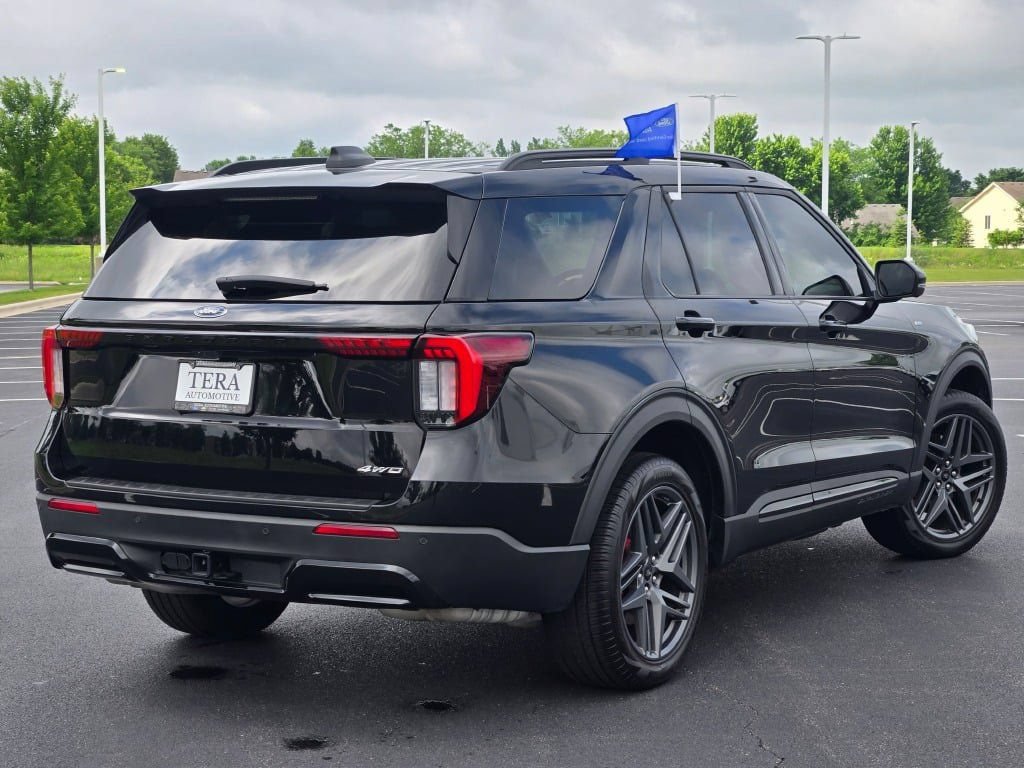 Certified 2025 Ford Explorer ST-Line w/ ST-Line Street Pack AWD/4WD image 13