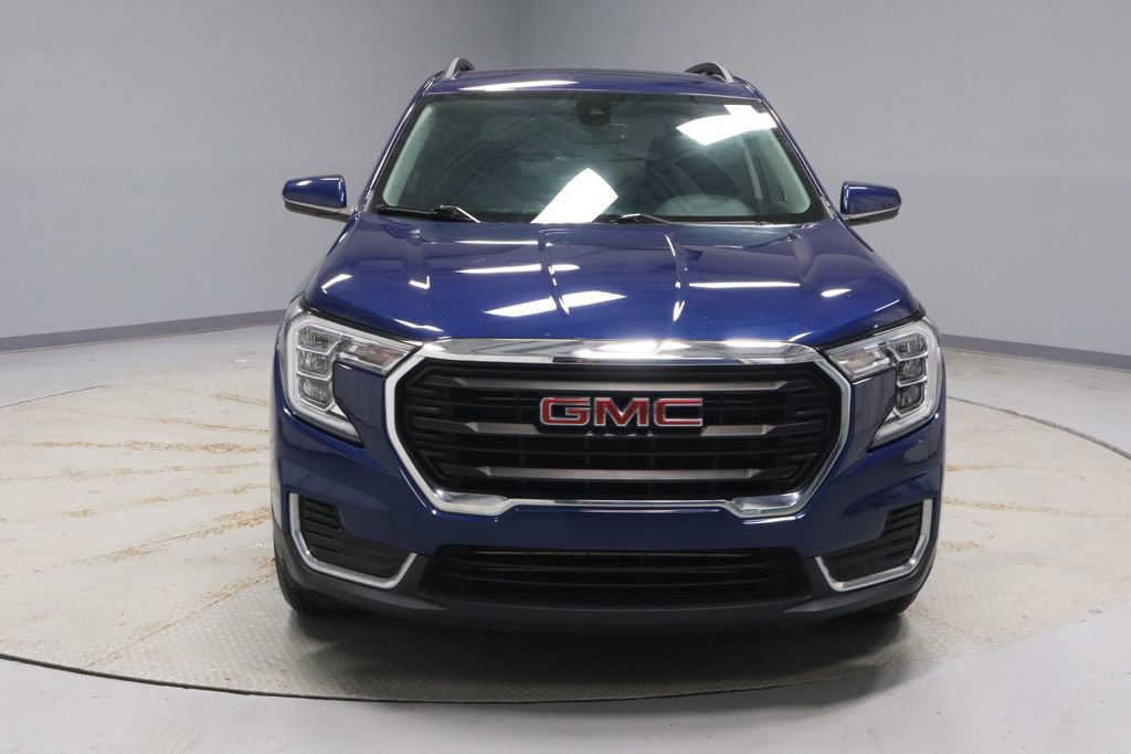 Used 2022 GMC Terrain SLE w/ Driver Convenience Package FWD image 3