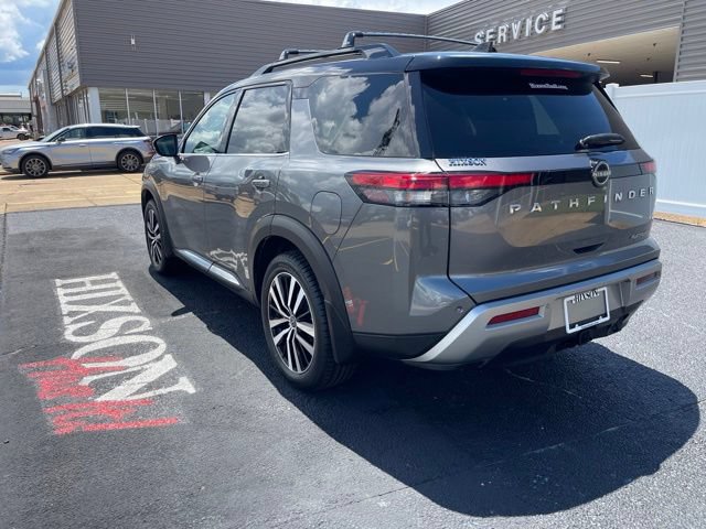 Used 2023 Nissan Pathfinder Platinum FWD image 5