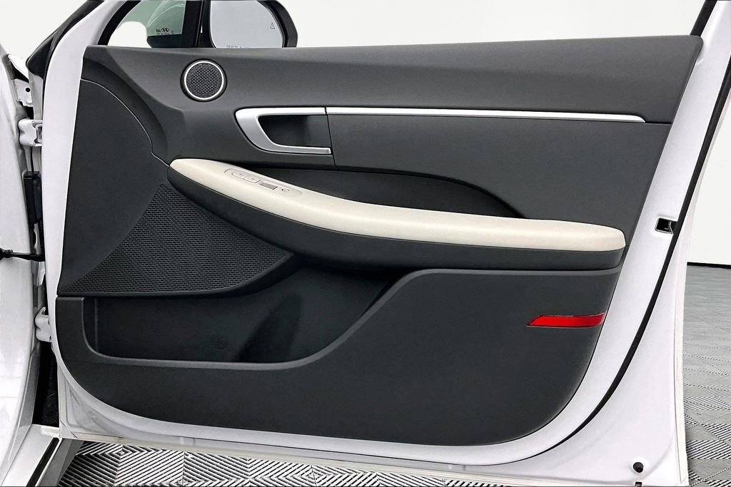 Used 2025 Hyundai Sonata SE image 24