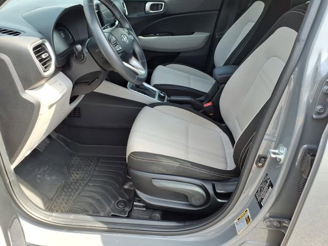 Used 2023 Hyundai Venue SEL image 16