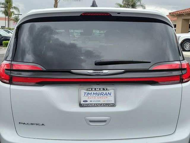 Used 2025 Chrysler Pacifica Select image 27