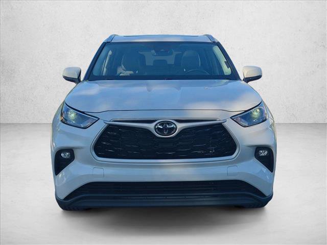 Used 2023 Toyota Highlander FWD image 2