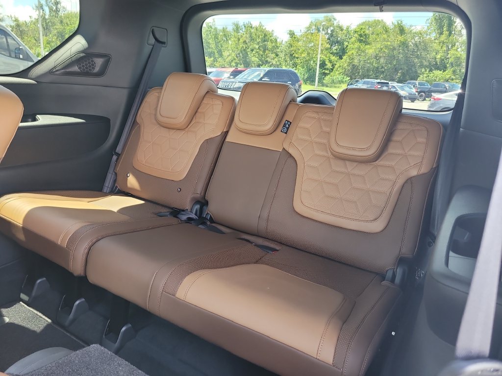 Used 2025 Nissan Armada Platinum Reserve RWD image 13