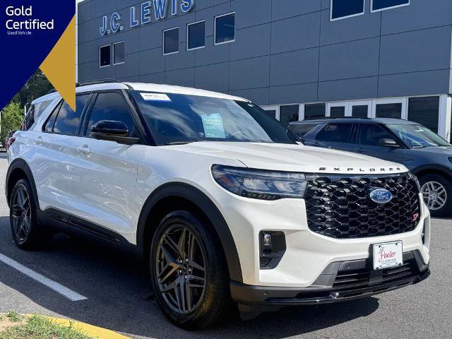 Certified 2025 Ford Explorer ST RWD image 1