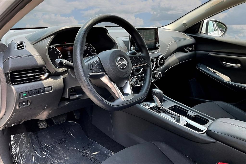 Used 2025 Nissan Sentra SV FWD image 19