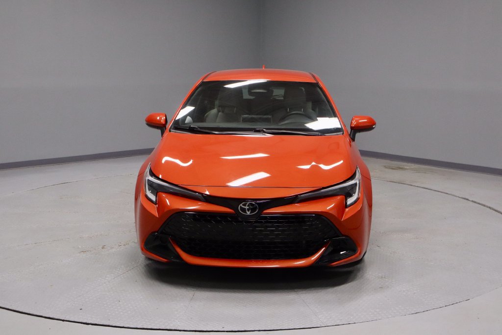 Used 2025 Toyota Corolla SE w/ SE Package FWD image 3