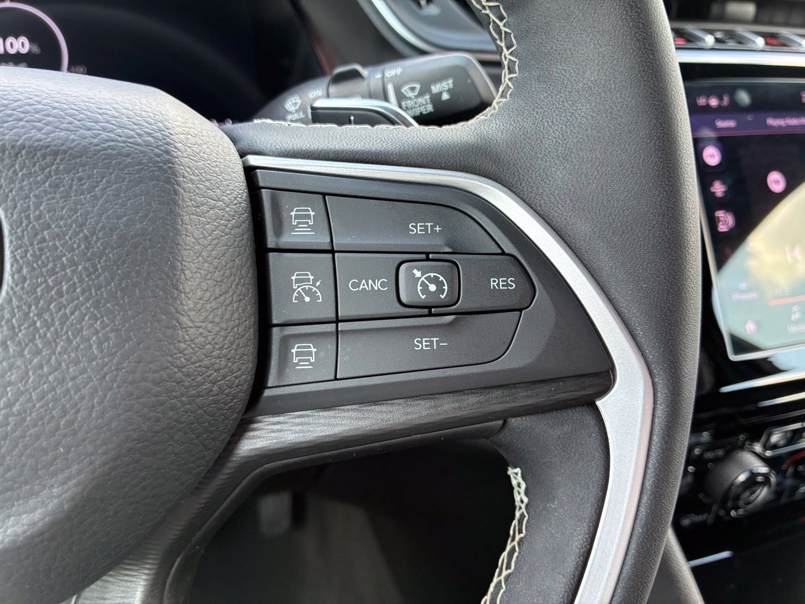 Used 2024 Jeep Grand Cherokee Altitude RWD image 25