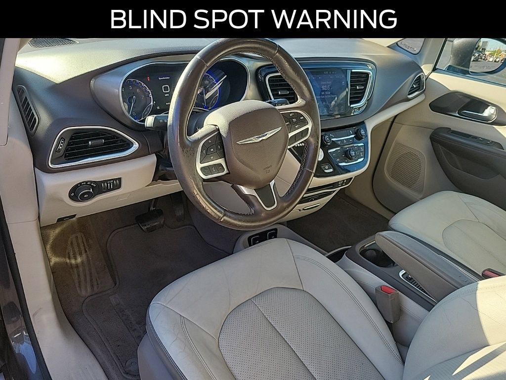 Used 2017 Chrysler Pacifica Touring-L Plus FWD image 20