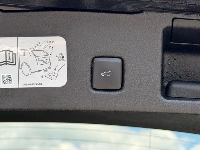 Certified 2020 Ford Escape Titanium AWD/4WD image 33
