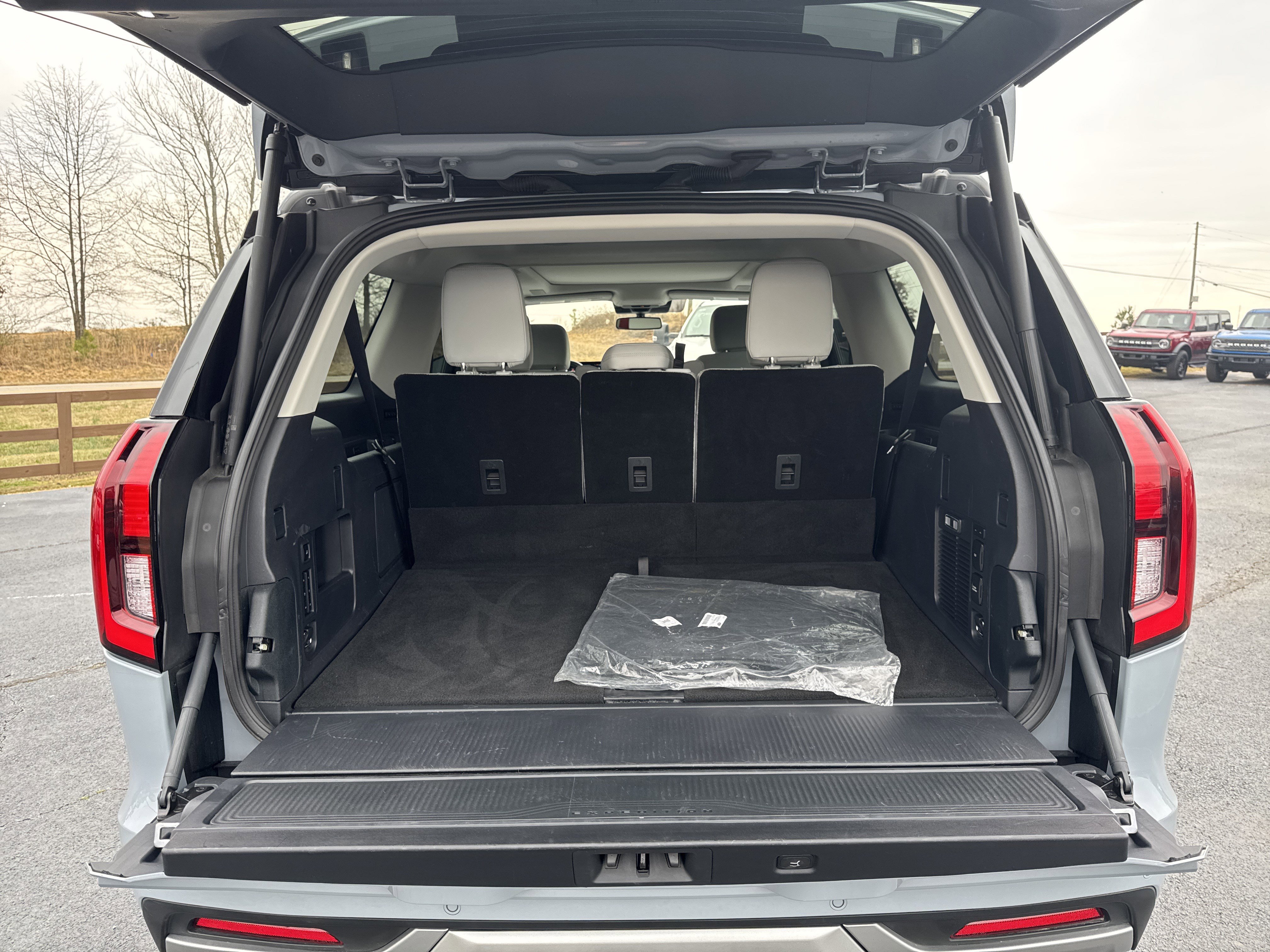 Certified 2025 Ford Expedition Max Platinum w/ Driver's Package image 18