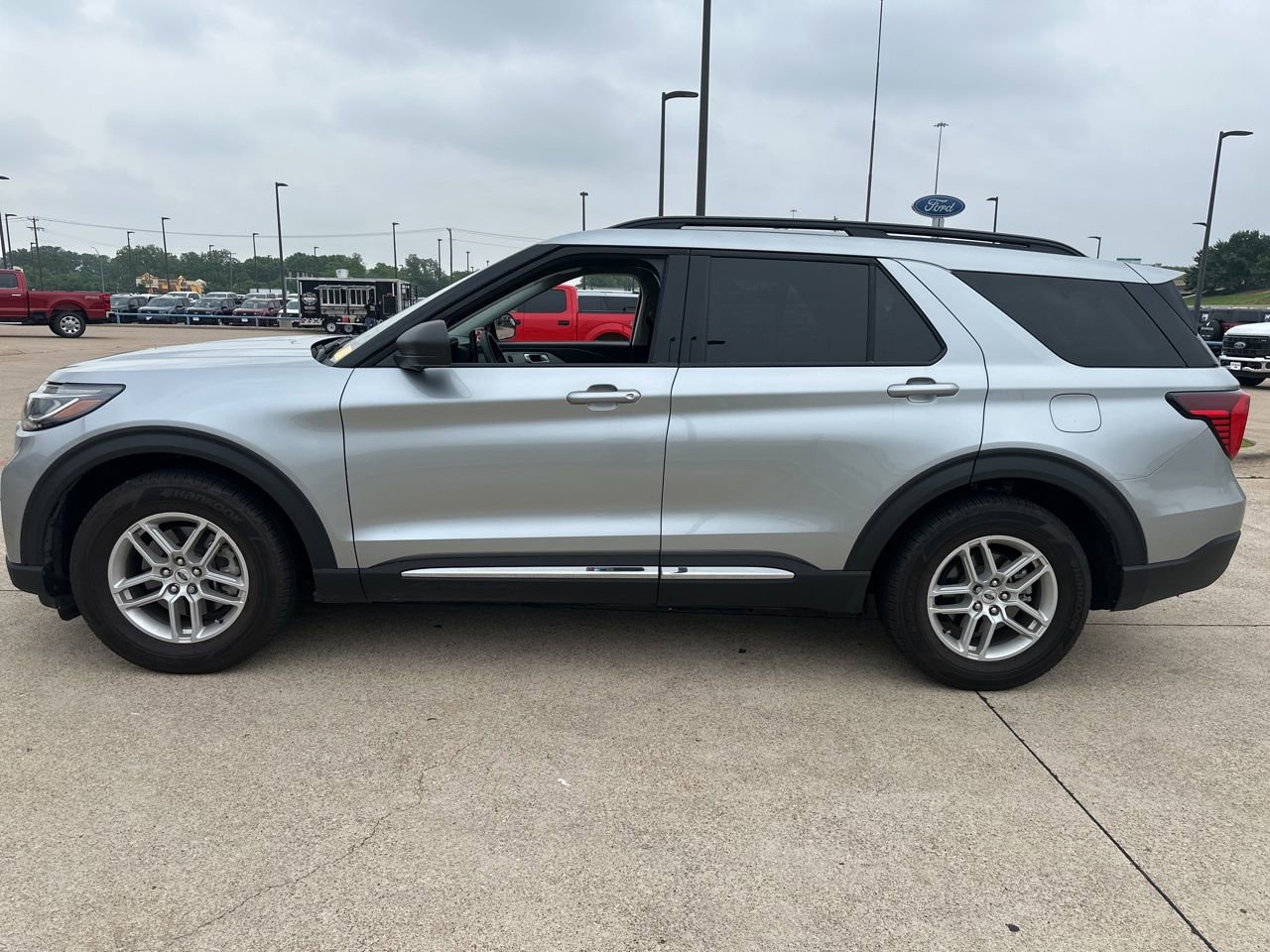 Certified 2025 Ford Explorer Active RWD image 8