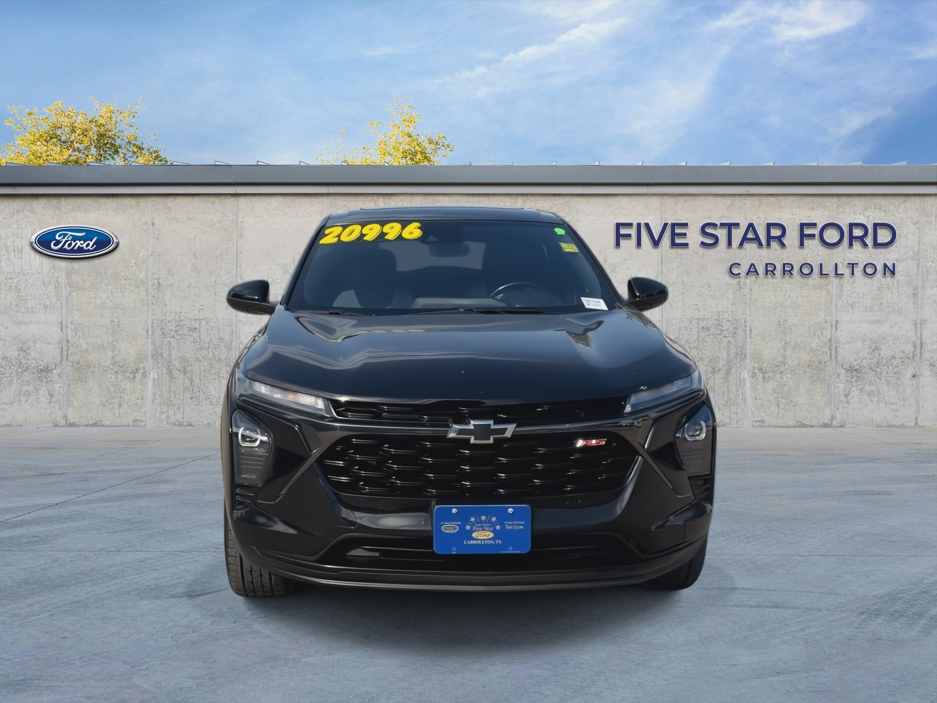 Used 2024 Chevrolet Trax RS w/ Sunroof Package FWD image 3