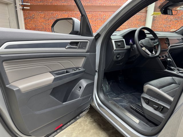 Used 2021 Volkswagen Atlas Cross Sport SEL Premium image 9