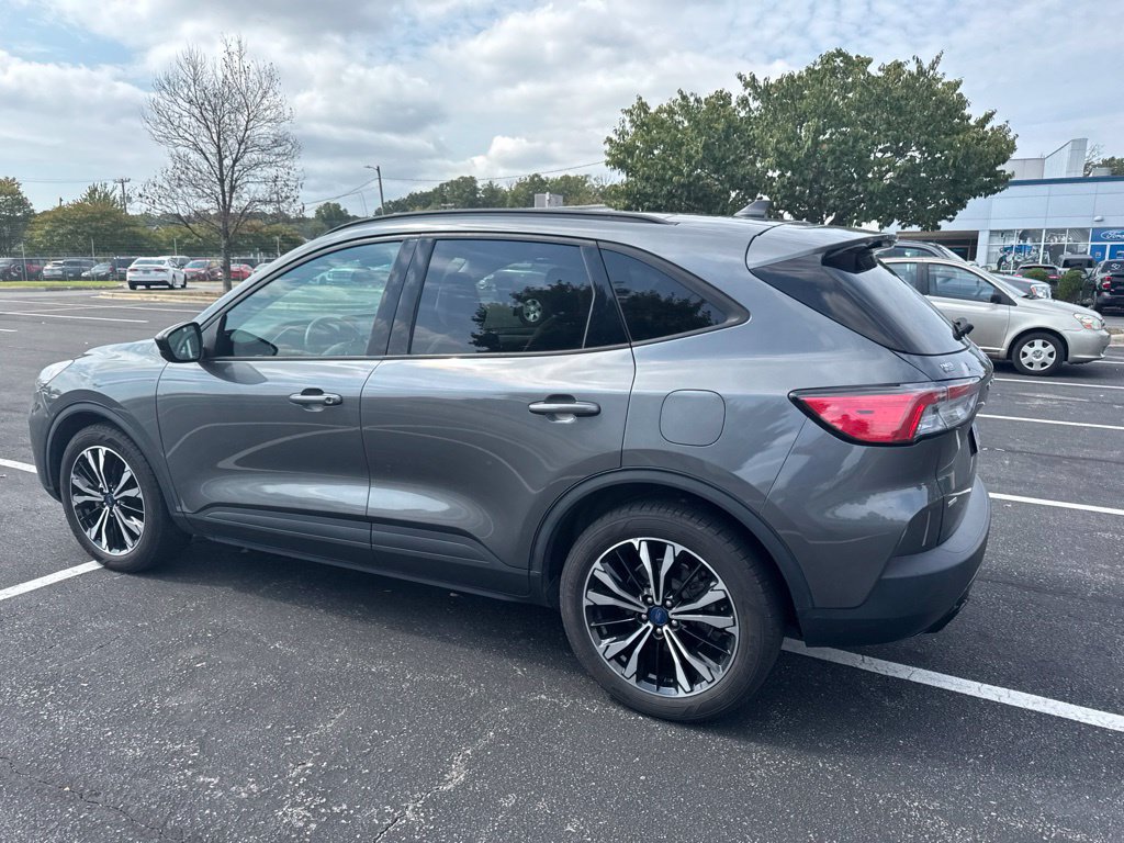 Certified 2022 Ford Escape SE w/ SE Sport Appearance Package FWD image 9