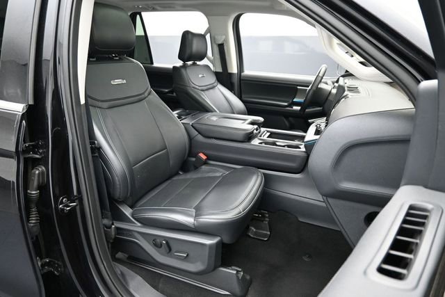 Certified 2025 Ford Expedition Platinum AWD/4WD image 28