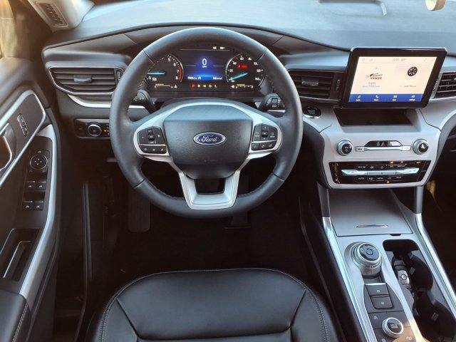 Certified 2024 Ford Explorer XLT w/ Equipment Group 202A AWD/4WD image 6