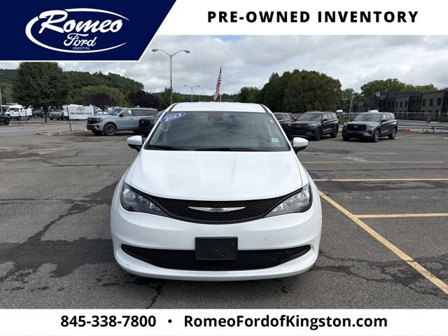 Used 2023 Chrysler Voyager LX FWD image 2