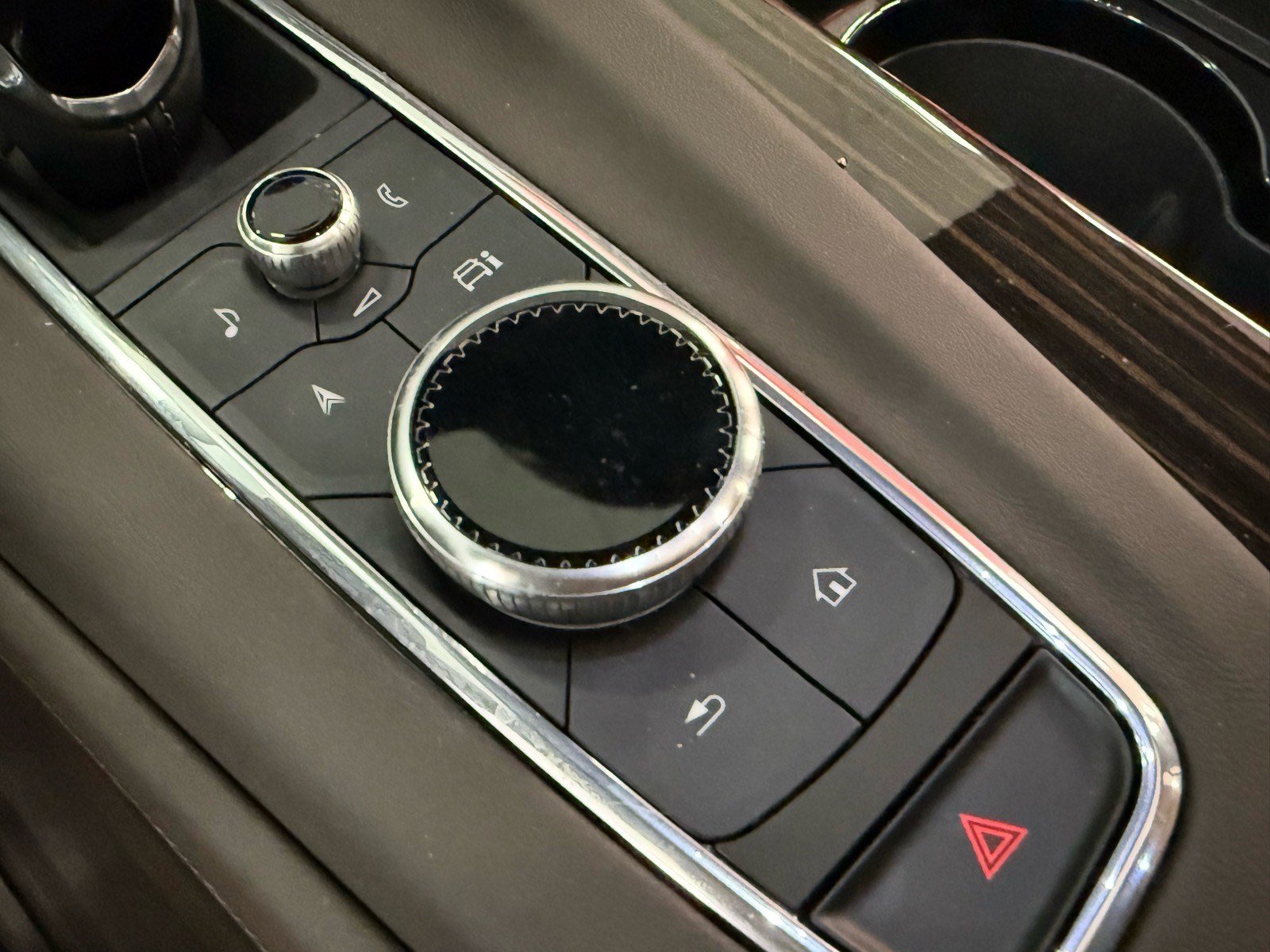 Used 2023 Cadillac Escalade Premium Luxury w/ Performance Package AWD/4WD image 18