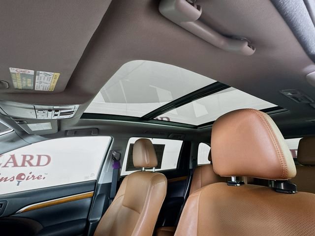Used 2017 Toyota Highlander Limited Platinum image 25