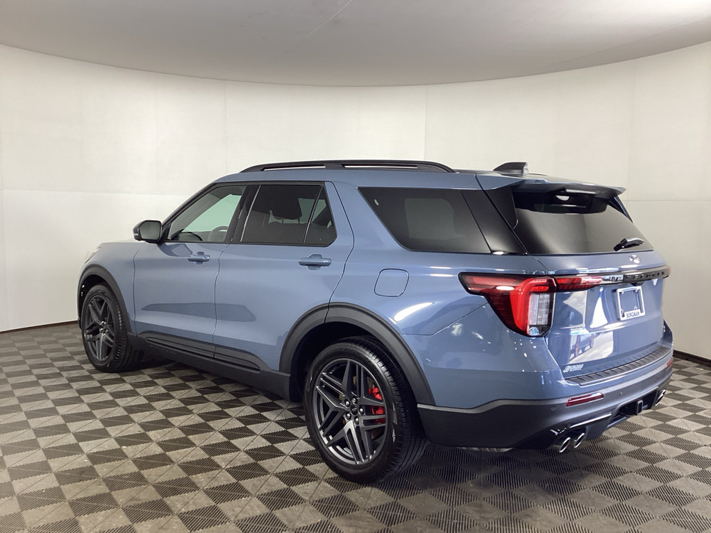 Certified 2025 Ford Explorer ST AWD/4WD image 4