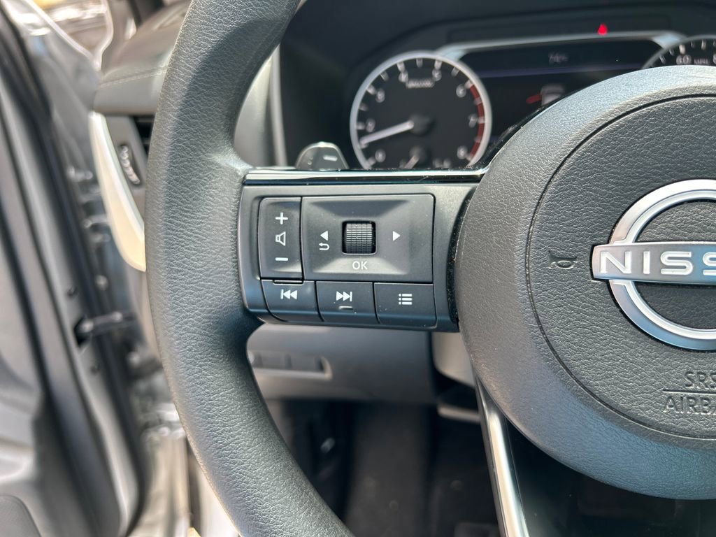 Used 2023 Nissan Rogue SV FWD image 21