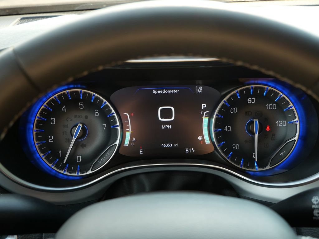 Used 2025 Chrysler Pacifica Limited FWD image 25