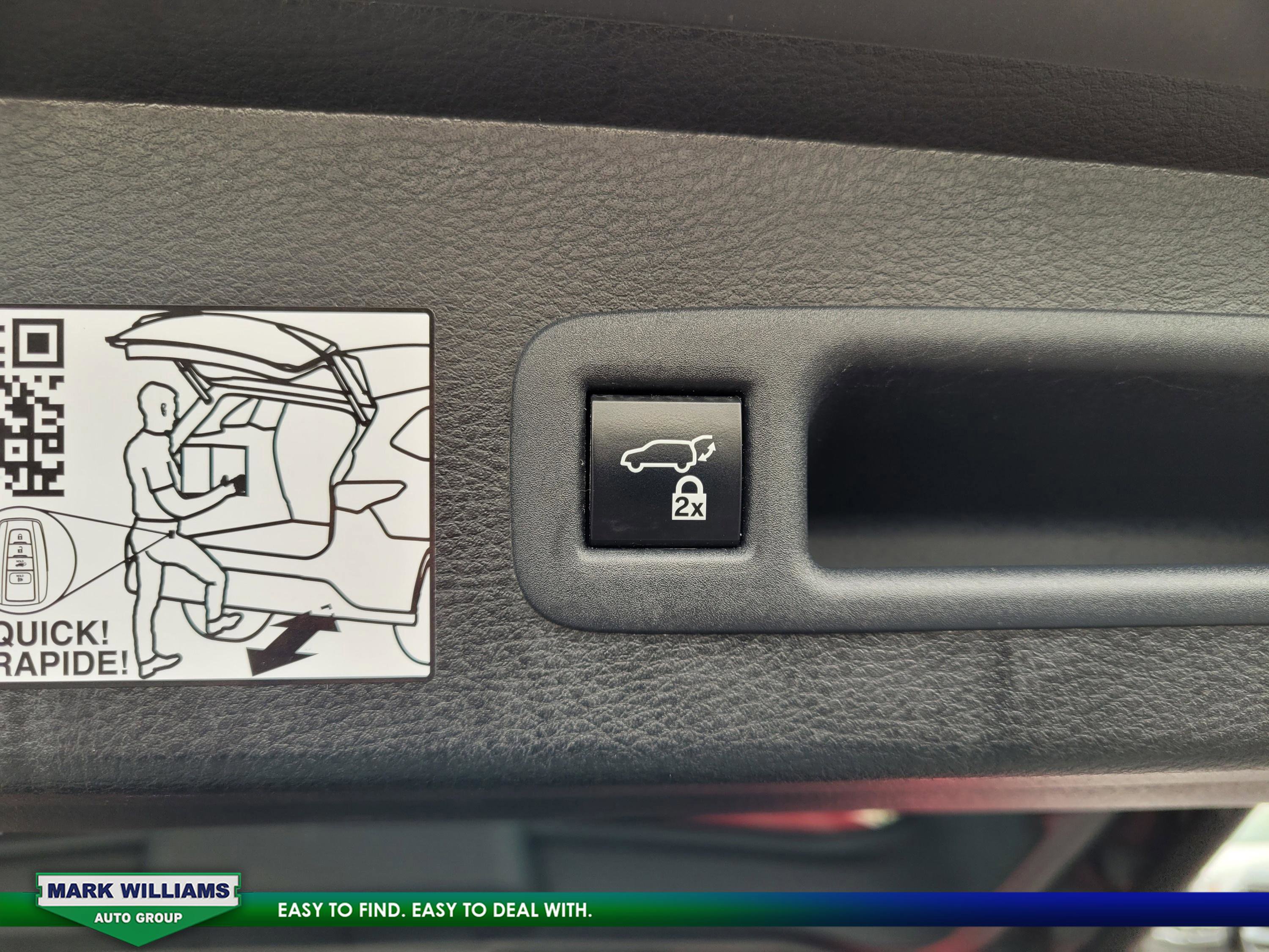 Used 2021 Toyota Sienna Platinum image 38