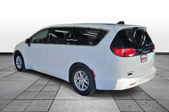 Used 2023 Chrysler Voyager LX FWD image 7
