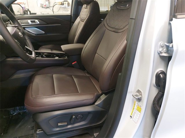 Certified 2025 Ford Explorer Platinum w/ Ultimate Package image 15