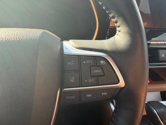 Used 2024 Toyota Highlander Platinum AWD/4WD image 48